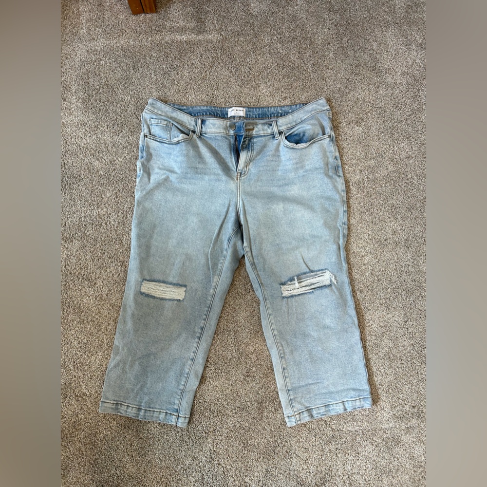 Lane bryant womans crop jeans. Size 20. Light wash.